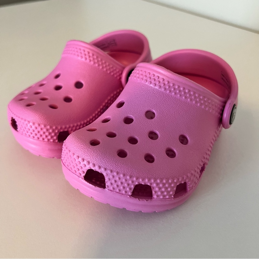 CROCS Kids Baby Vibrant Pink Size 2/3